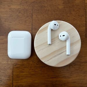 Apple AirPods 2nd Generation